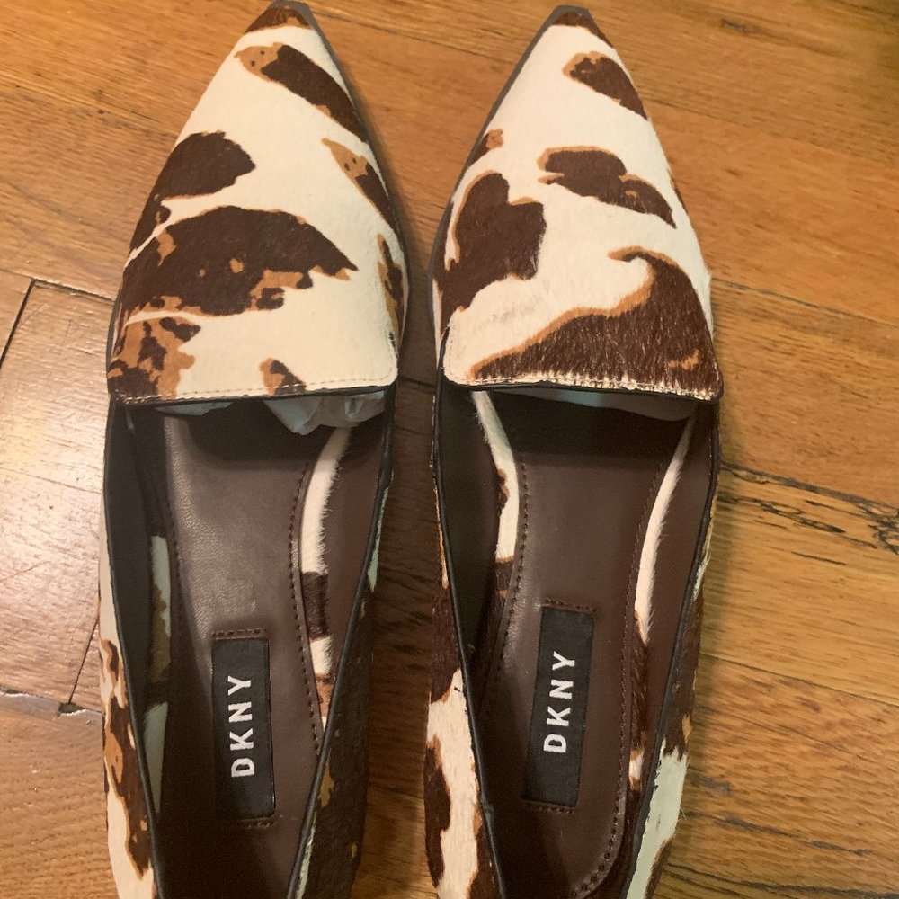 DKNY LONA POINTED TOES COW PRINT HAIR LOAFERS